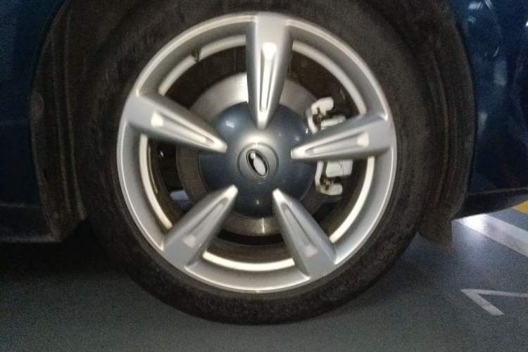 Used ORA Good Cat 2021 400km Standard Range Athena Edition Lithium Iron Phosphate Right Front Wheel Hub