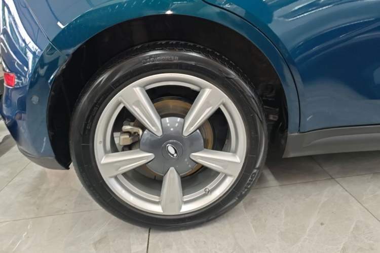 Used ORA Good Cat 2021 400km Standard Range Athena Edition Lithium-Ion Battery Right Rear Wheel Hub