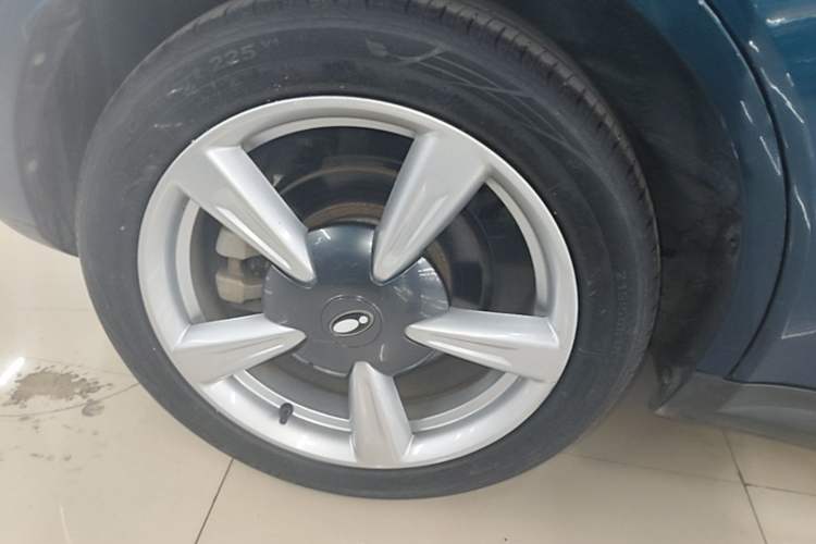 Used ORA Good Cat 2021 400km Standard Range Venus Edition Lithium-Ion Battery Right Rear Wheel Hub