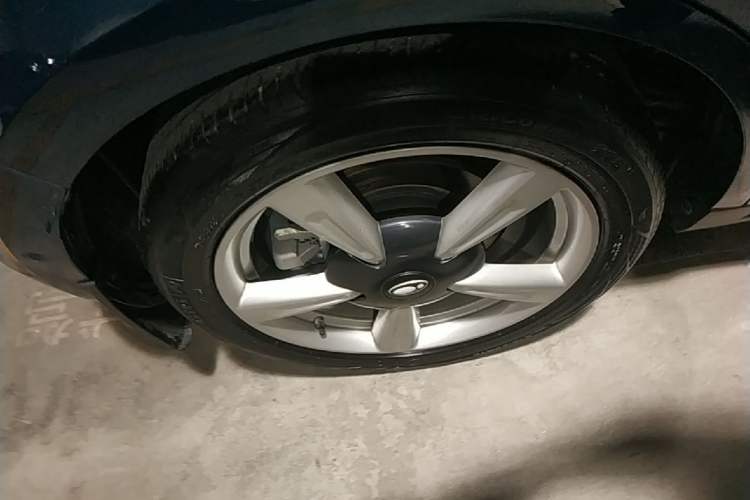 Used ORA Good Cat 2021 400km Standard Range Athena Edition Lithium Iron Phosphate Right Rear Wheel Hub