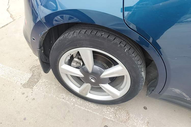 Used ORA Good Cat 2021 400km Standard Range Athena Edition Lithium-Ion Battery Right Rear Wheel Hub