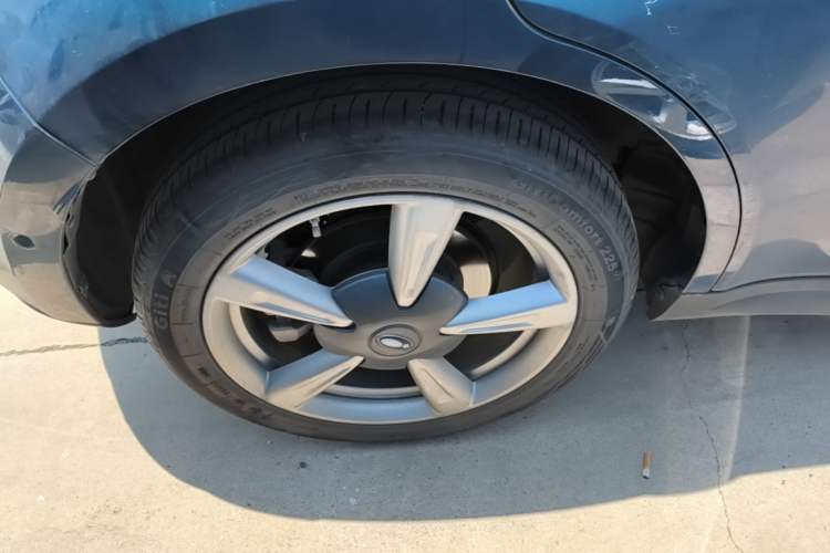 Used ORA Good Cat 2021 400km Standard Range Athena Edition Lithium-Ion Battery Right Rear Wheel Hub