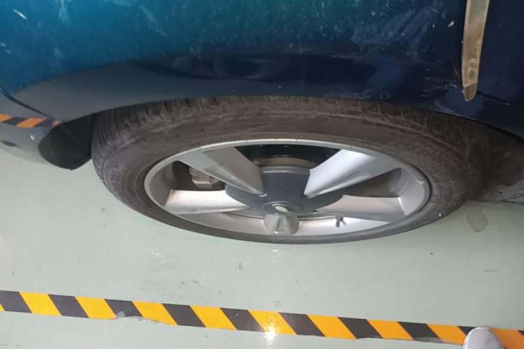 Used ORA Good Cat 2021 400km Standard Range Athena Edition Lithium-Ion Battery Right Rear Wheel Hub