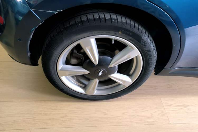 Used ORA Good Cat 2021 400km Standard Range Athena Edition Lithium-Ion Battery Right Rear Wheel Hub