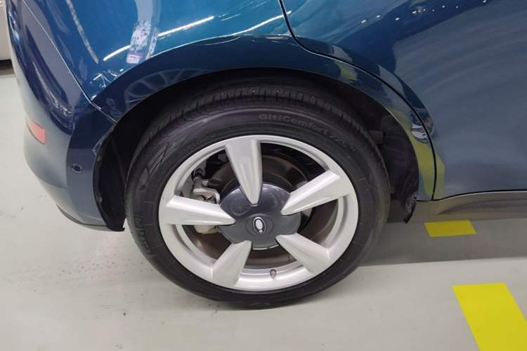 Used ORA Good Cat 2021 400km Standard Range Athena Edition Lithium-Ion Battery Right Rear Wheel Hub