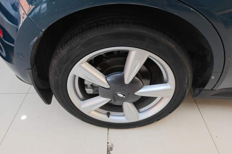 Used ORA Good Cat 2021 400km Standard Range Athena Edition Lithium-Ion Battery Right Rear Wheel Hub