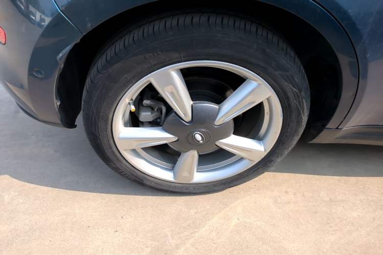 Used ORA Good Cat 2021 400km Standard Range Athena Edition Lithium-Ion Battery Right Rear Wheel Hub