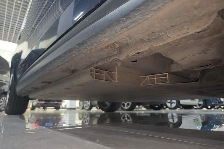Used ORA Good Cat 2021 400km Standard Range Athena Edition Lithium-Ion Battery Right Side Sill