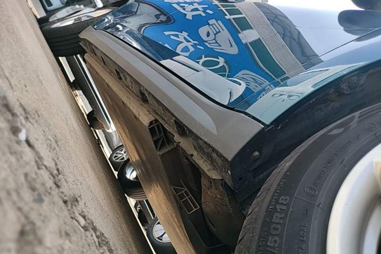 Used ORA Good Cat 2021 400km Standard Range Business Edition Lithium-Ion Battery Right Side Sill