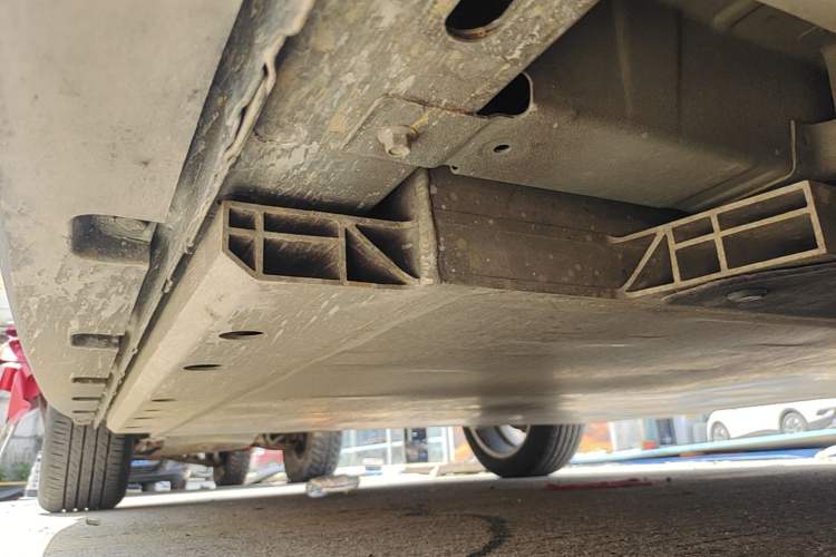 Used ORA Good Cat 2021 400km Standard Range Venus Edition Lithium-Ion Battery Right Side Sill