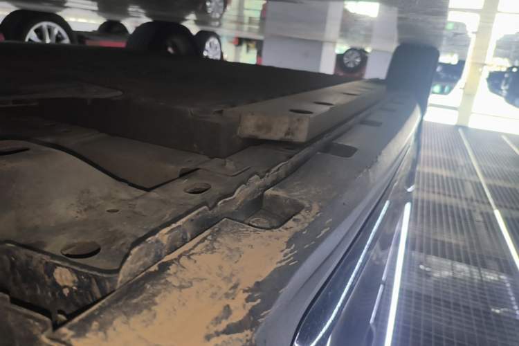 Used ORA Good Cat 2021 400km Standard Range Venus Edition Lithium Iron Phosphate Right Side Sill
