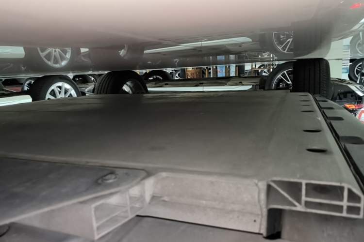 Used ORA Good Cat 2021 400km Standard Range Athena Edition Lithium-Ion Battery Right Side Sill