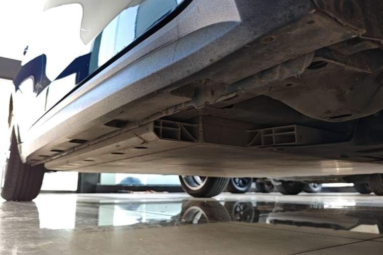 Used ORA Good Cat 2021 400km Standard Range Venus Edition Lithium-Ion Battery Right Side Sill