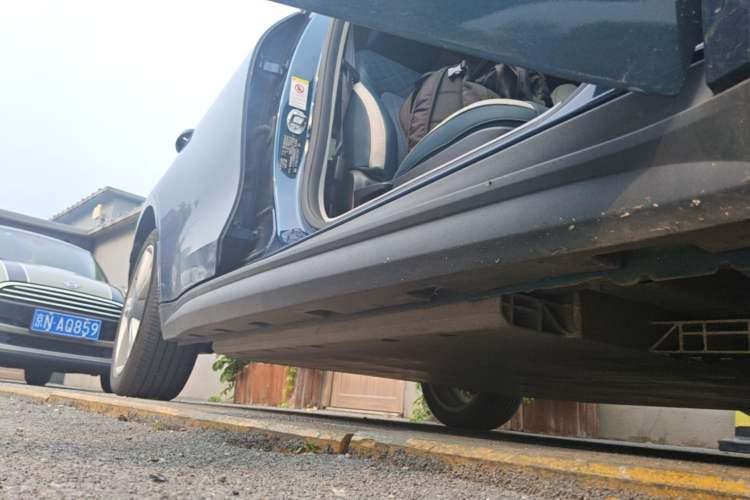 Used ORA Good Cat 2021 500km Long-Range Poseidon Edition Lithium-Ion Battery Right Side Sill