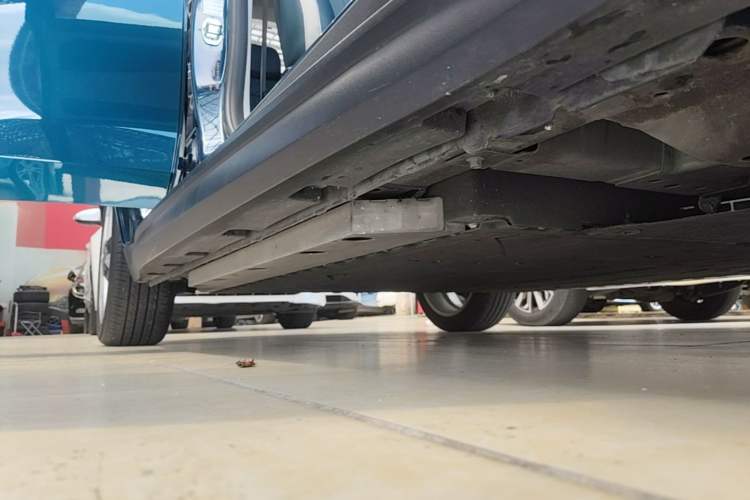 Used ORA Good Cat 2021 400km Standard Range Venus Edition Lithium Iron Phosphate Right Side Sill