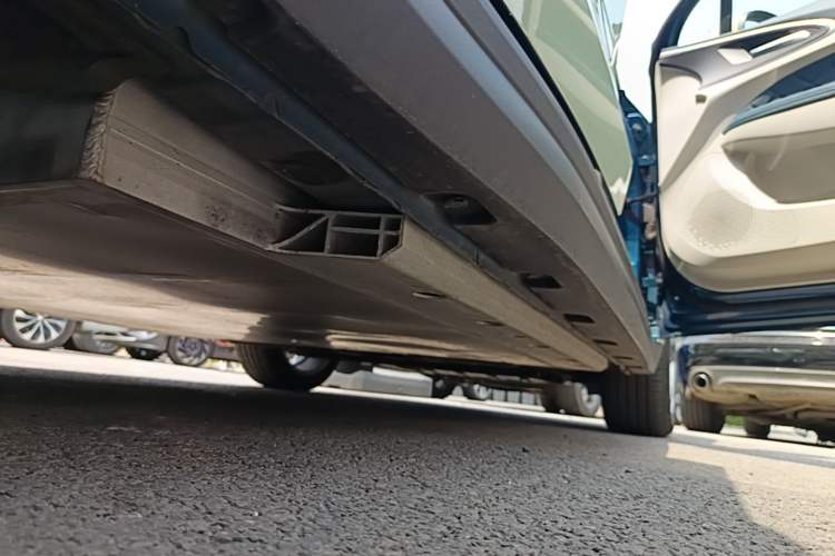 Used ORA Good Cat 2021 400km Standard Range Athena Edition Lithium-Ion Battery Right Side Sill