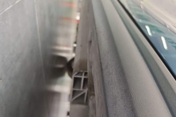 Used ORA Good Cat 2021 400km Standard Range Venus Edition Lithium-Ion Battery Right Side Sill