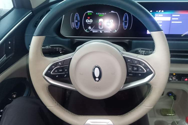 Used ORA Good Cat 2021 400km Standard Range Venus Edition Lithium-Ion Battery Steering Wheel