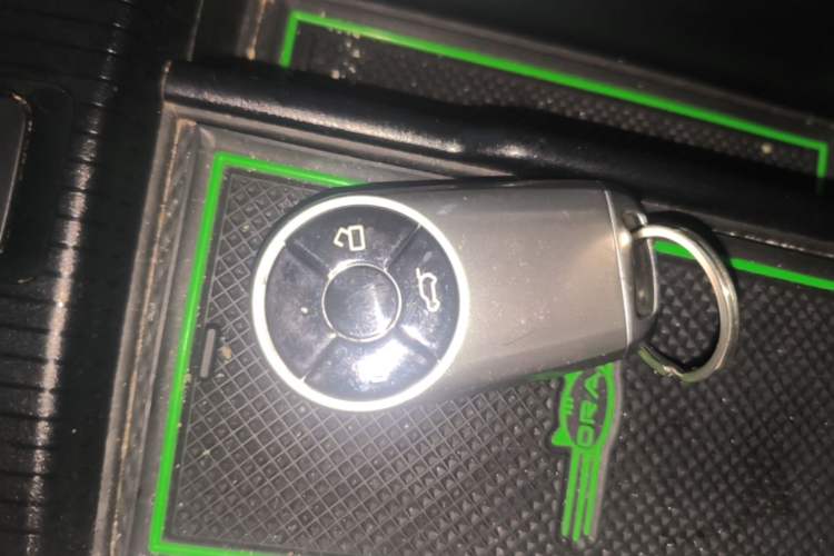 Used ORA Good Cat 2021 400km Standard Range Athena Edition Lithium-Ion Battery Vehicle Key