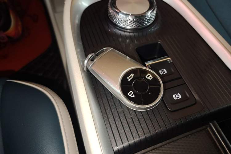 Used ORA Good Cat 2021 500km Long-Range Poseidon Edition Lithium-Ion Battery Vehicle Key