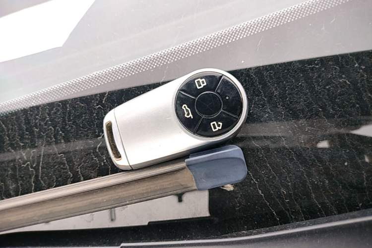 Used ORA Good Cat 2021 400km Standard Range Athena Edition Lithium-Ion Battery Vehicle Key