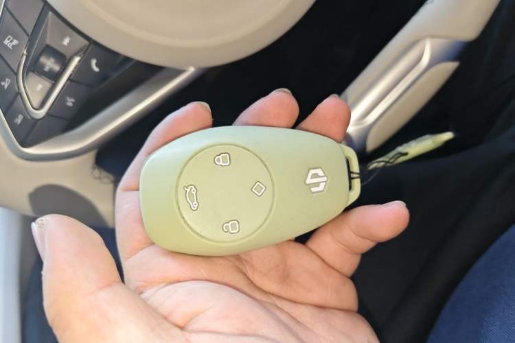 Used ORA Good Cat 2021 500km Long-Range Apollo Edition Ternary Lithium Vehicle Key