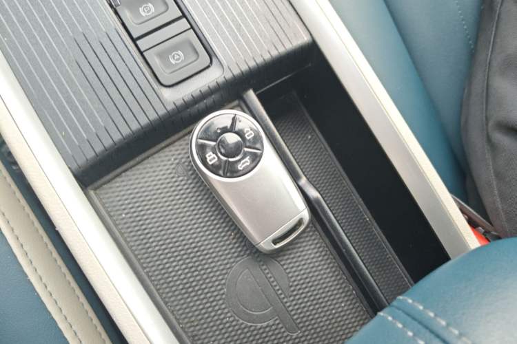 Used ORA Good Cat 2021 500km Long-Range Poseidon Edition Lithium-Ion Battery Vehicle Key