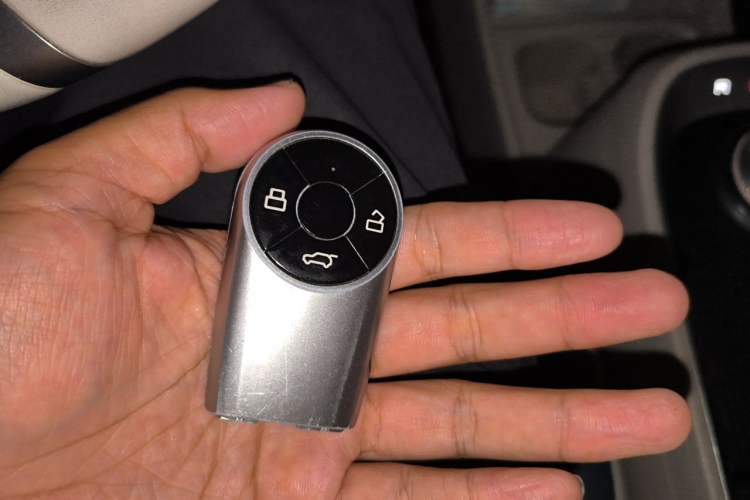 Used ORA Good Cat 2021 400km Standard Range Venus Edition Lithium-Ion Battery Vehicle Key
