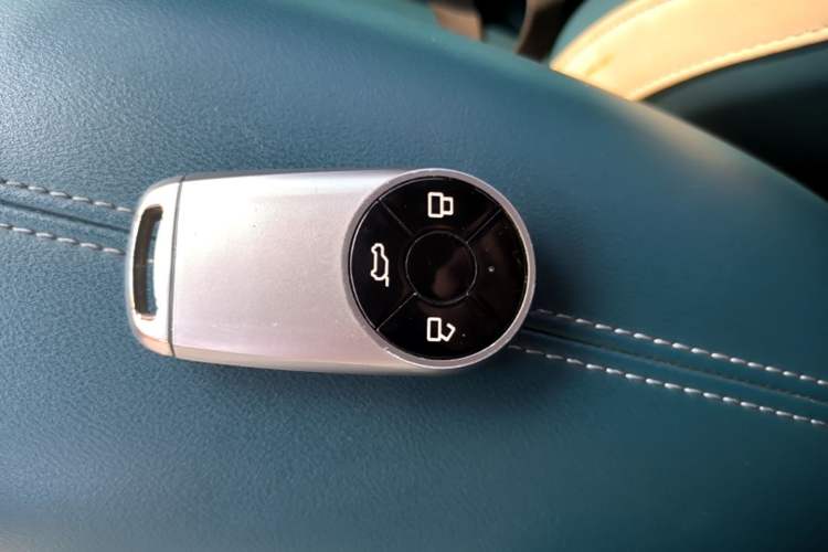 Used ORA Good Cat 2021 400km Standard Range Athena Edition Lithium-Ion Battery Vehicle Key