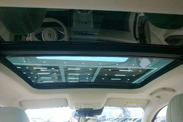 Used ORA Good Cat 2021 400km Standard Range Venus Edition Lithium Iron Phosphate Headliner
