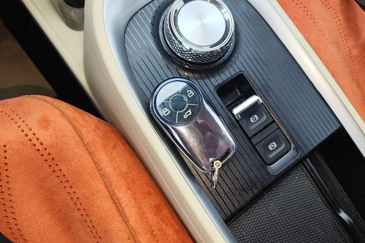 Used ORA Good Cat 2021 400km Standard Range Venus Edition Lithium-Ion Battery Interior 1