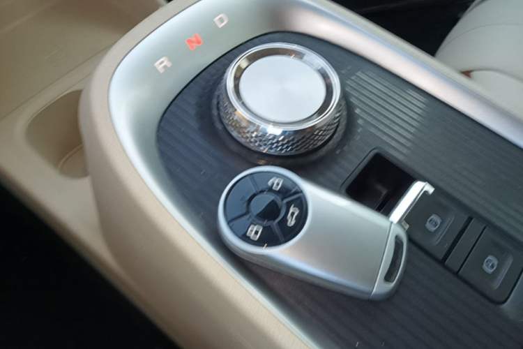 Used ORA Good Cat 2021 400km Standard Range Venus Edition Lithium-Ion Battery Interior 1