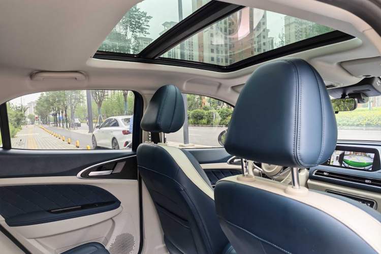 Used ORA Good Cat 2021 400km Standard Range Venus Edition Lithium-Ion Battery Interior 11