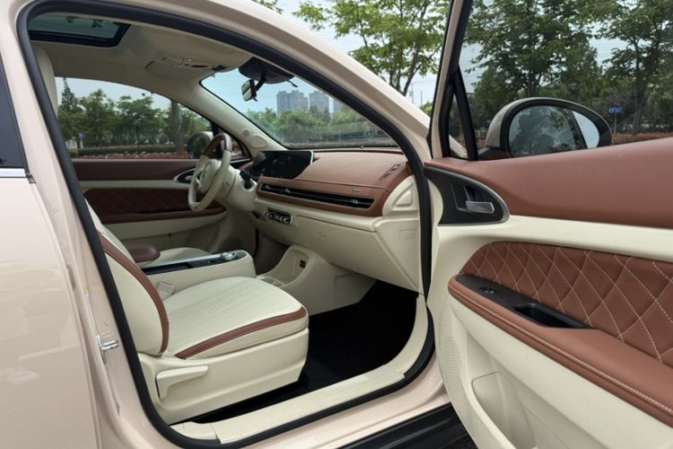 Used ORA Good Cat 2021 400km Standard Range Venus Edition Lithium Iron Phosphate Interior 3