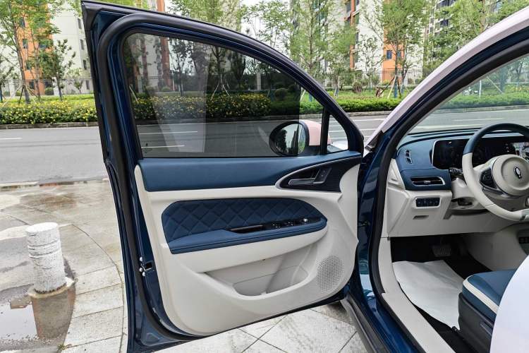Used ORA Good Cat 2021 400km Standard Range Venus Edition Lithium-Ion Battery Interior 6