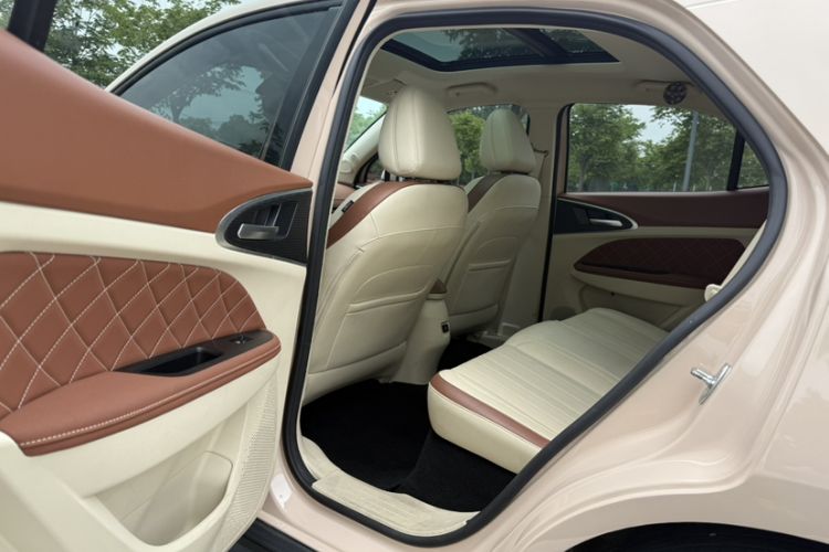 Used ORA Good Cat 2021 400km Standard Range Venus Edition Lithium Iron Phosphate Interior 9