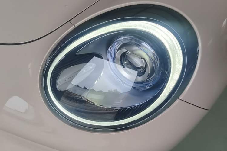 Used ORA Good Cat 2021 400km Standard Range Venus Edition Lithium-Ion Battery Left Front Headlight