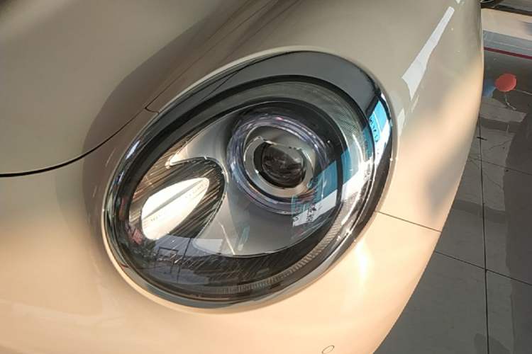 Used ORA Good Cat 2021 400km Standard Range Athena Edition Lithium-Ion Battery Left Front Headlight