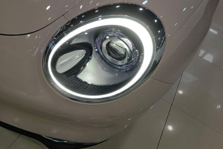 Used ORA Good Cat 2021 500km Long-Range Poseidon Edition Lithium-Ion Battery Left Front Headlight