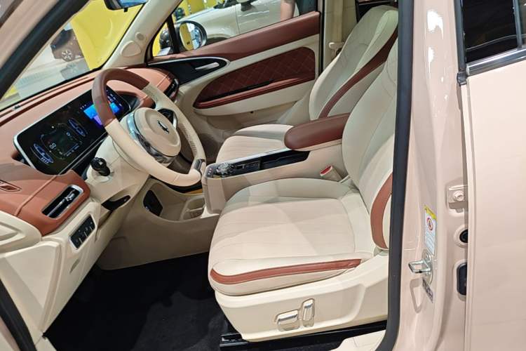 Used ORA Good Cat 2021 500km Long-Range Poseidon Edition Lithium-Ion Battery Left Front Seat