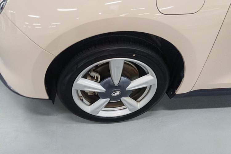 Used ORA Good Cat 2021 400km Standard Range Venus Edition Lithium-Ion Battery Left Front Wheel Hub