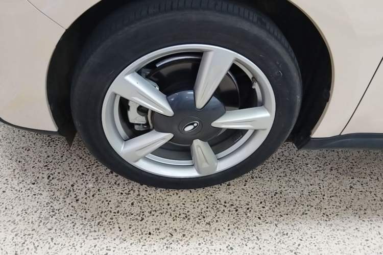 Used ORA Good Cat 2021 400km Standard Range Venus Edition Lithium Iron Phosphate Left Front Wheel Hub