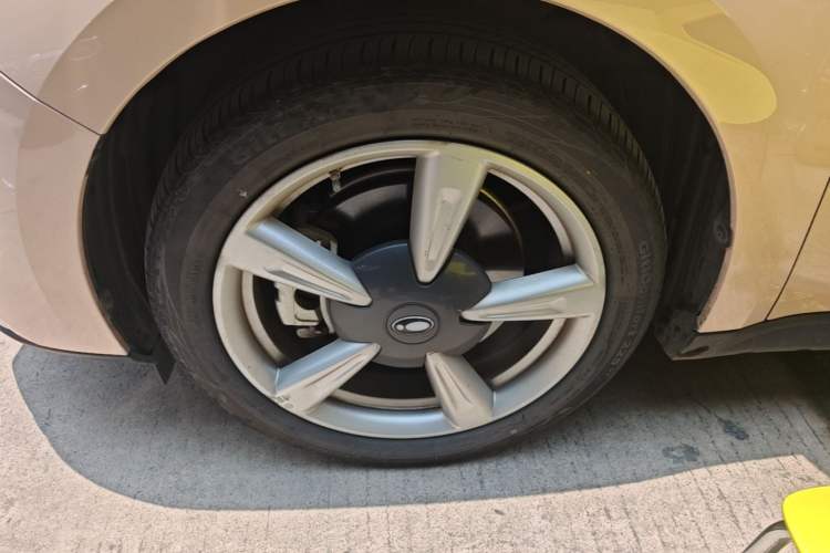 Used ORA Good Cat 2021 400km Standard Range Venus Edition Lithium Iron Phosphate Left Front Wheel Hub