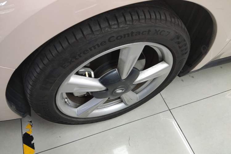 Used ORA Good Cat 2021 400km Standard Range Venus Edition Lithium Iron Phosphate Left Front Wheel Hub