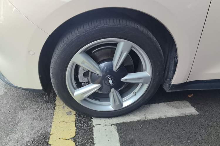 Used ORA Good Cat 2021 400km Standard Range Athena Edition Lithium Iron Phosphate Left Front Wheel Hub