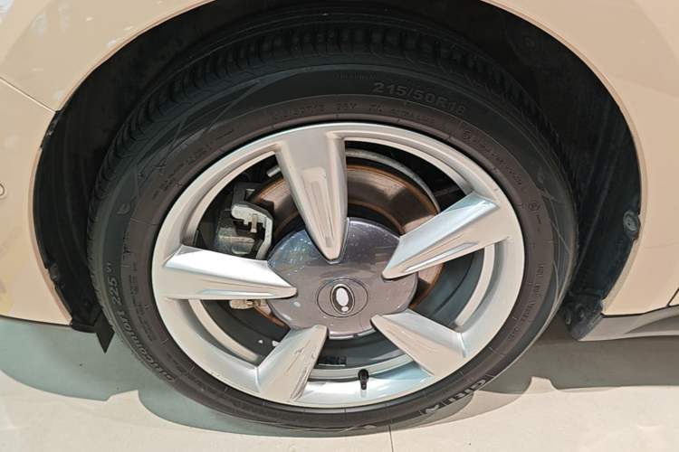 Used ORA Good Cat 2021 500km Long-Range Poseidon Edition Lithium-Ion Battery Left Front Wheel Hub