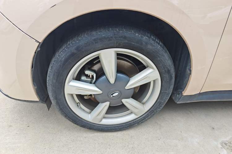 Used ORA Good Cat 2021 400km Standard Range Business Edition Lithium-Ion Battery Left Front Wheel Hub