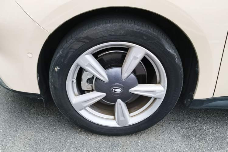 Used ORA Good Cat 2021 400km Standard Range Athena Edition Lithium Iron Phosphate Left Front Wheel Hub