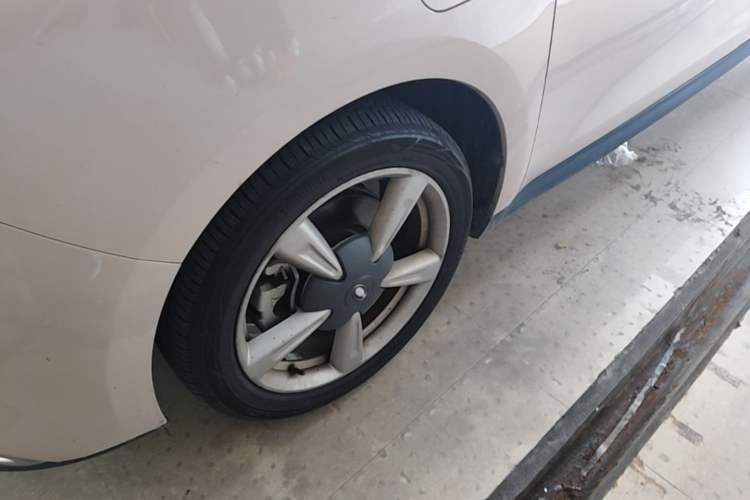 Used ORA Good Cat 2021 400km Standard Range Venus Edition Lithium-Ion Battery Left Front Wheel Hub