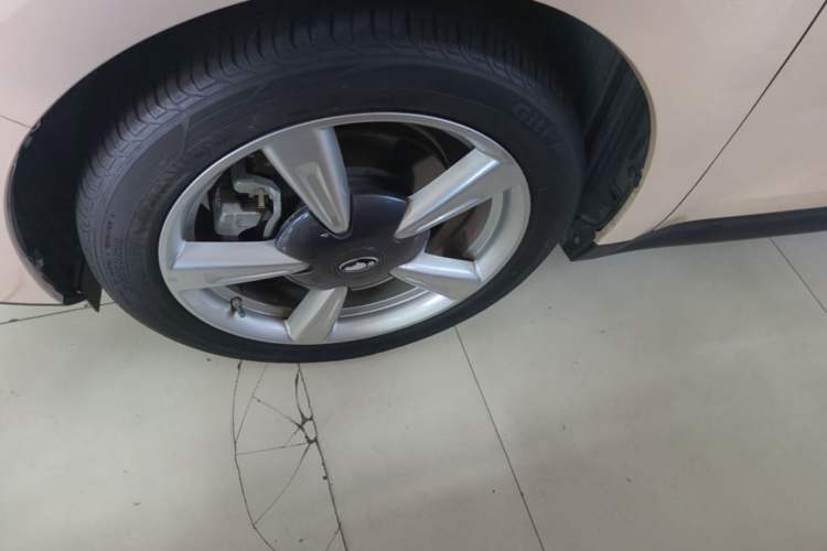 Used ORA Good Cat 2021 400km Standard Range Athena Edition Lithium Iron Phosphate Left Front Wheel Hub